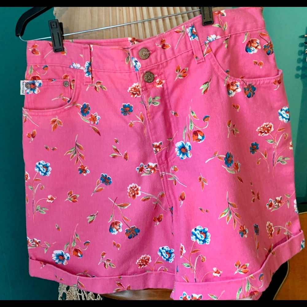 Arizona Jeans Flowered pink shorts